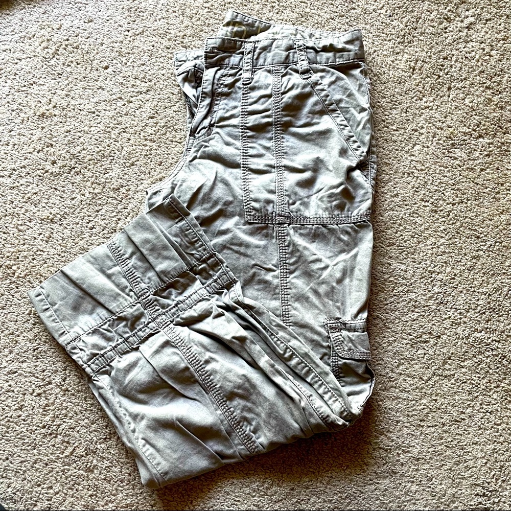 Calvin Klein Mid-Rise Cargo Capris